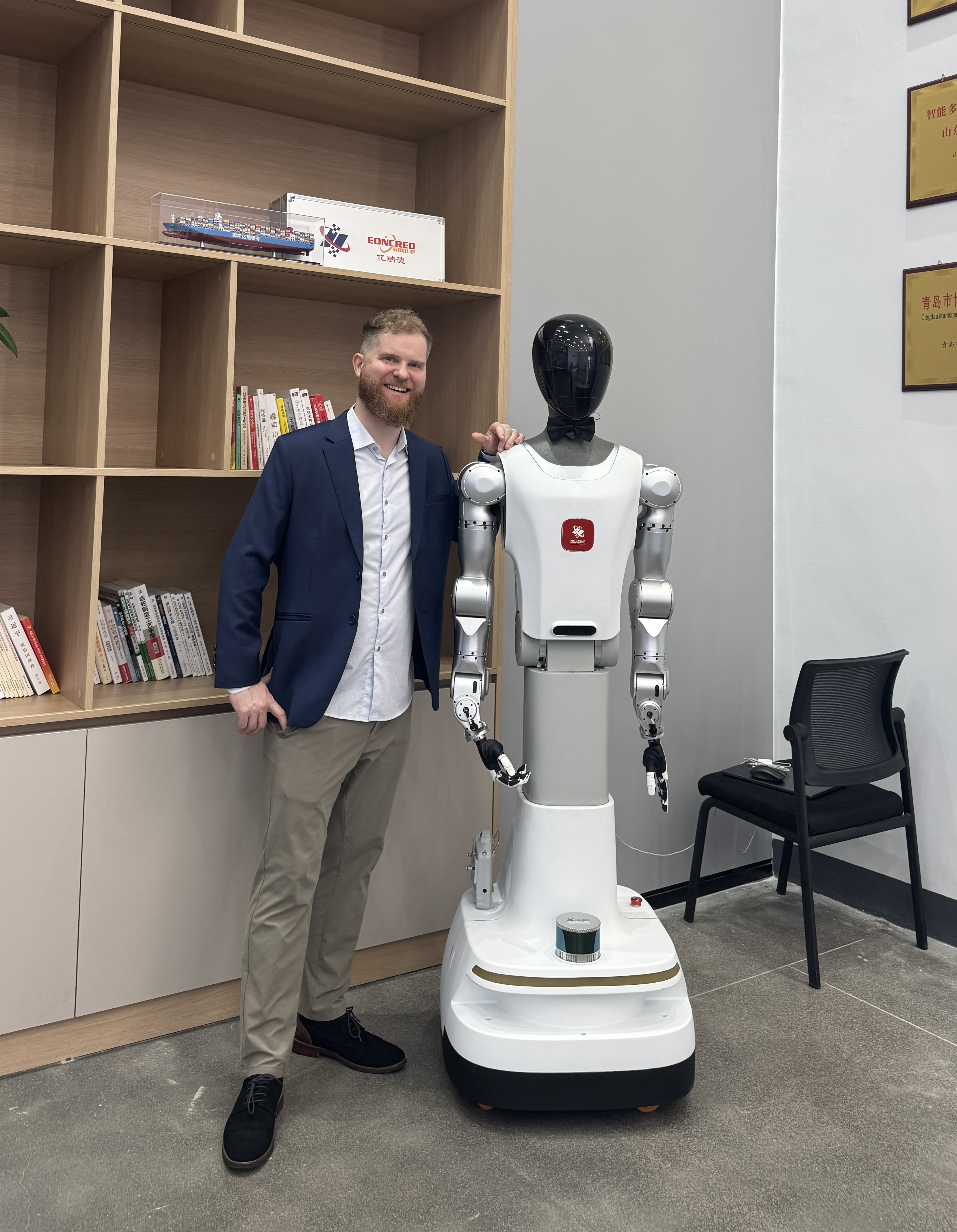 Commercial service robot