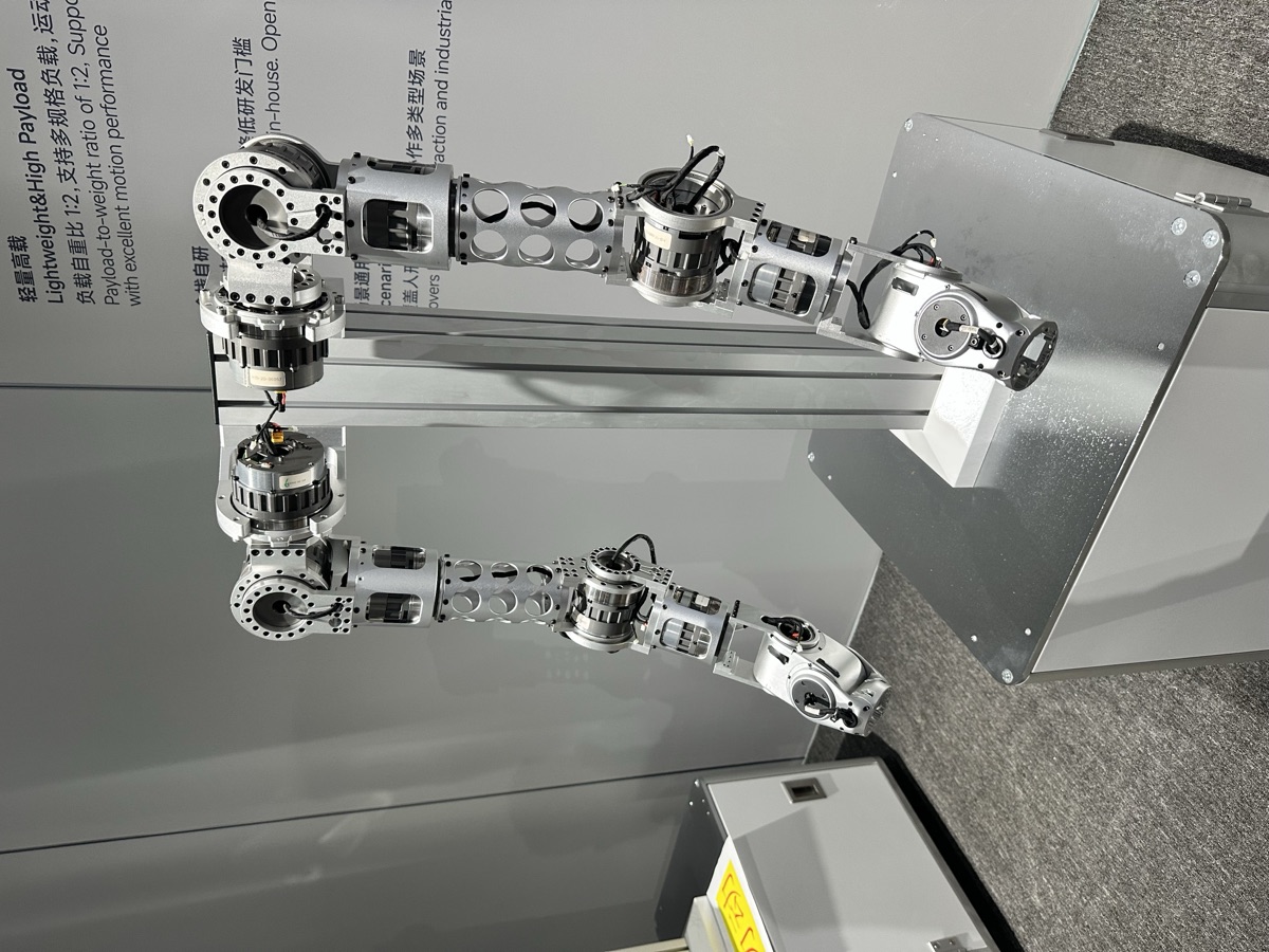 Guohua dual-arm robotic system